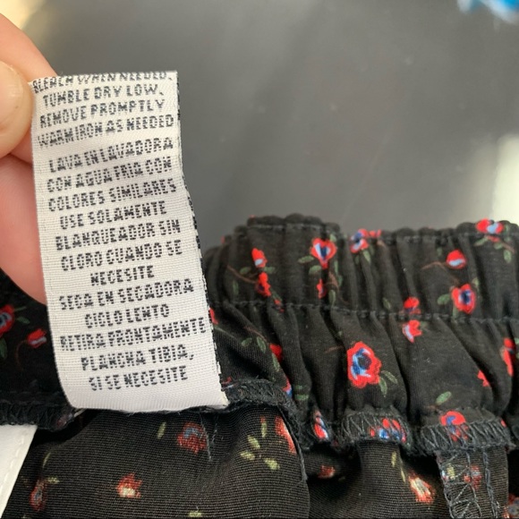 Black skirt with mini red/blue florals - Picture 7 of 11